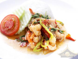 ข้าวกะเพรากุ้ง