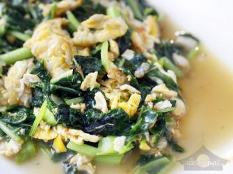 ผัดผักโขมไข่