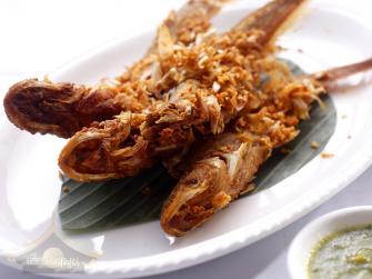 ปลาเนื้ออ่อนทอดกระเทียม