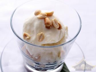 ไอศกรีมกะทิสดทรงเครื่อง
